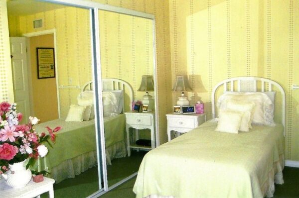 lake-forest-country-homes-iii-private-room-4.jpg
