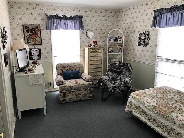 lake-forest-country-homes-iii-private-room-6.jpg