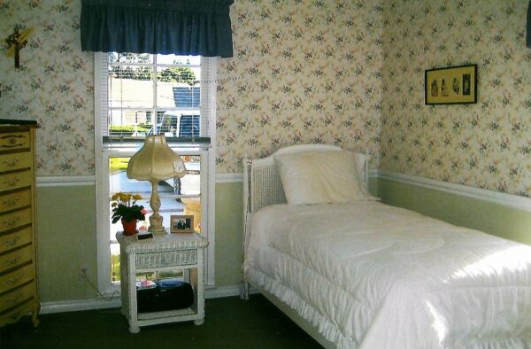 lake-forest-country-homes-iii-private-room.jpg