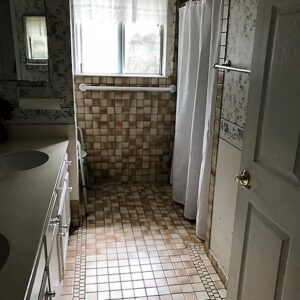 lake-forest-country-homes-iii-restroom.jpg