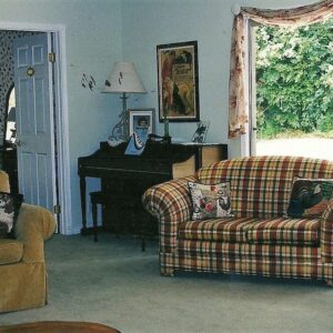lake-forest-country-homes-iii-seating-area-2.jpg