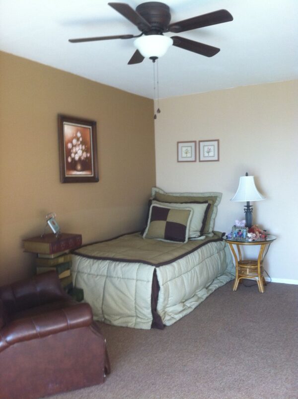 lerizas-guest-home-5-private-room.jpg