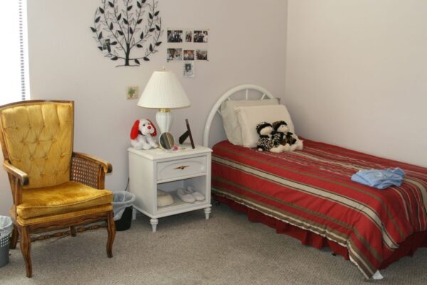 lois-guest-home-5-private-room-2.jpg
