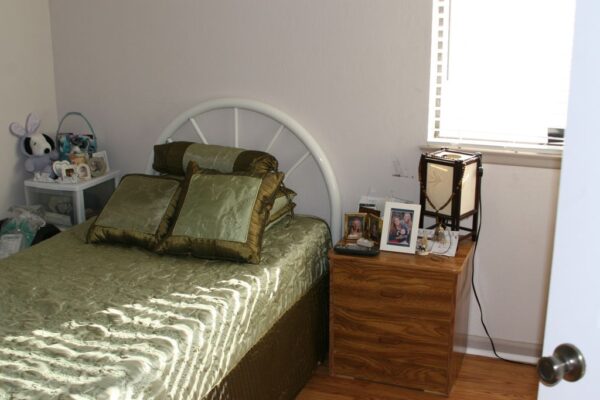 lois-guest-home-6-private-room.jpg