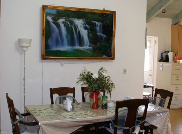 lois-guest-home-ii-4-dining-room.jpg