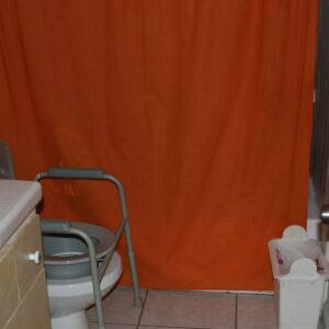 lois-guest-home-restroom-2.jpg
