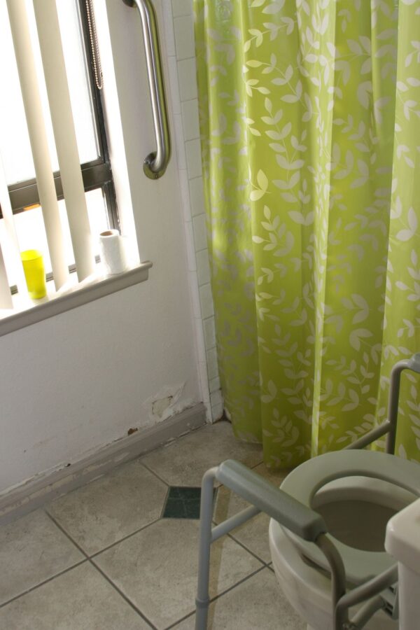 lois-guest-home-restroom.jpg