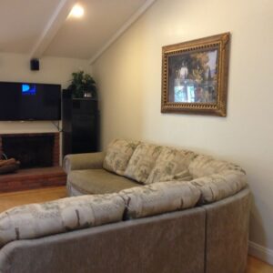 los-tiempos-senior-living-i-3-living-room.jpg