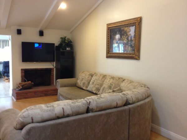 los-tiempos-senior-living-i-3-living-room.jpg