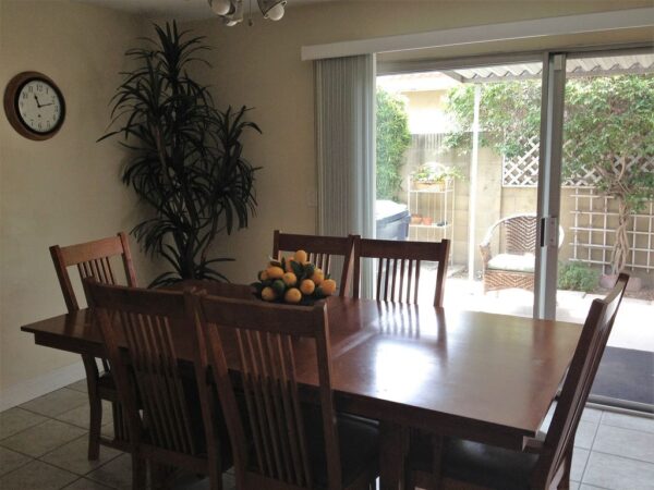 los-tiempos-senior-living-i-4-dining-room.jpg