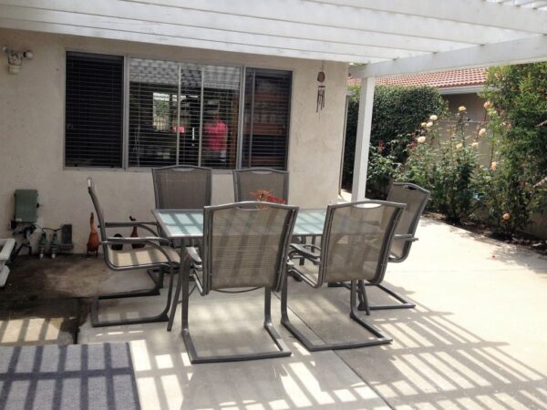 los-tiempos-senior-living-i-6-back-patio.jpg