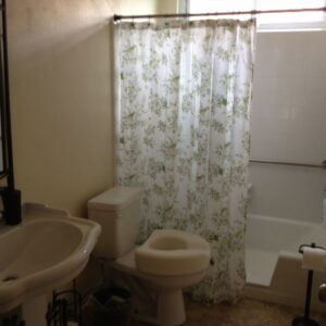 los-tiempos-senior-living-i-restroom-2.jpg