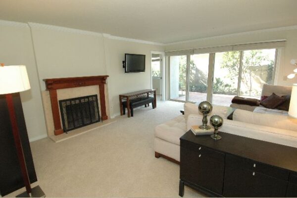 lotus-senior-care-huntington-beach-3-living-room.jpg