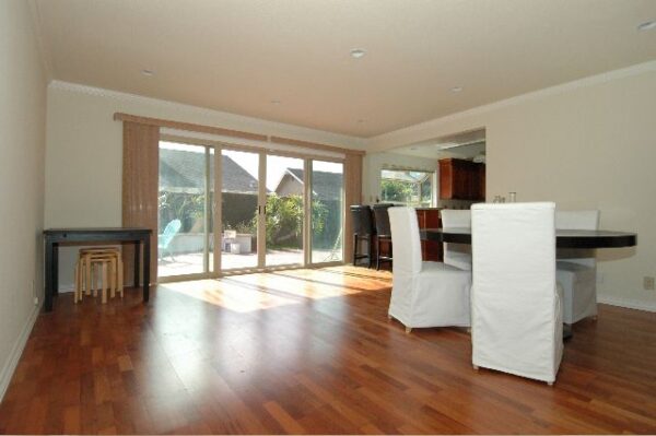 lotus-senior-care-huntington-beach-4-dining-room.jpg
