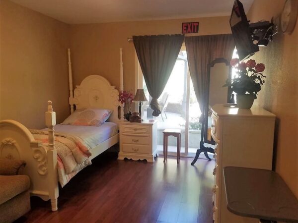 lr-care-home-5-private-room.jpg
