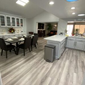 luxury-living-senior-care-huntington-beach-4-dining-room-and-kitchen.jpg