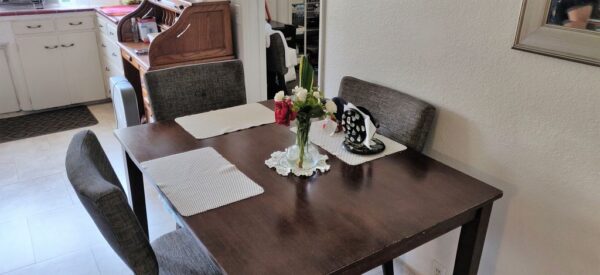 marys-assisted-home-living-kitchen-dining-nook.jpg