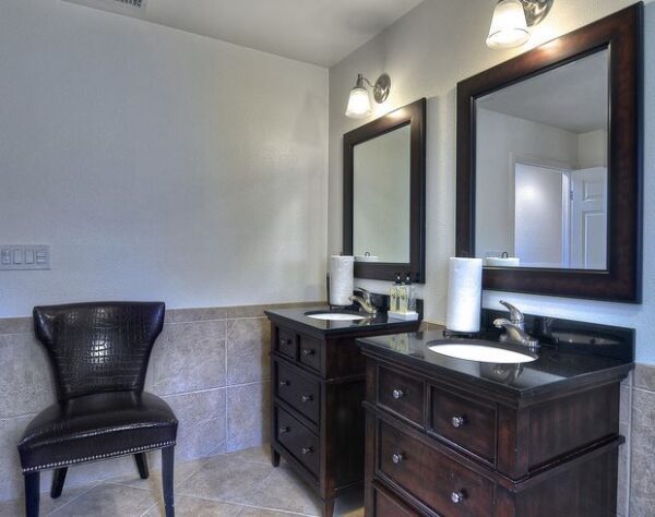 meadowlark-gardens-i-restroom.jpg
