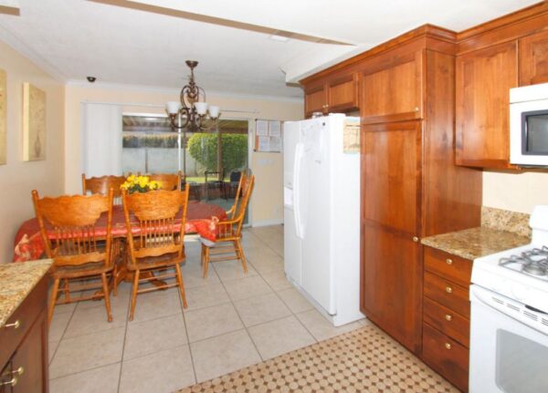 miles-place-of-fountain-valley-dining-room.jpg