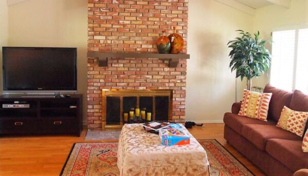 new-horizon-board-and-care-i-3-living-room.jpg
