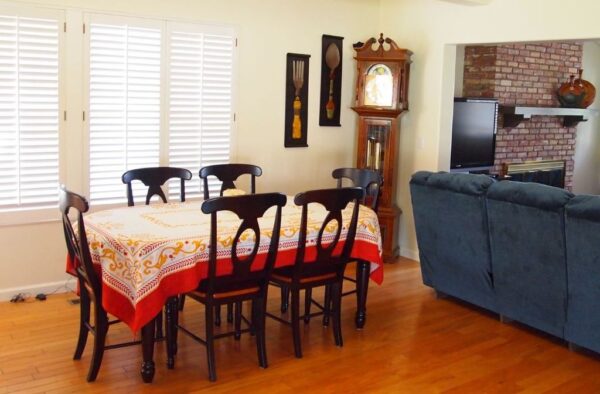 new-horizon-board-and-care-i-4-dining-room.jpg