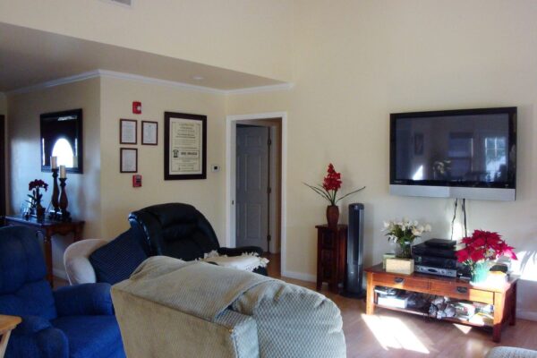 new-horizon-board-and-care-ii-4-living-room-2.jpg