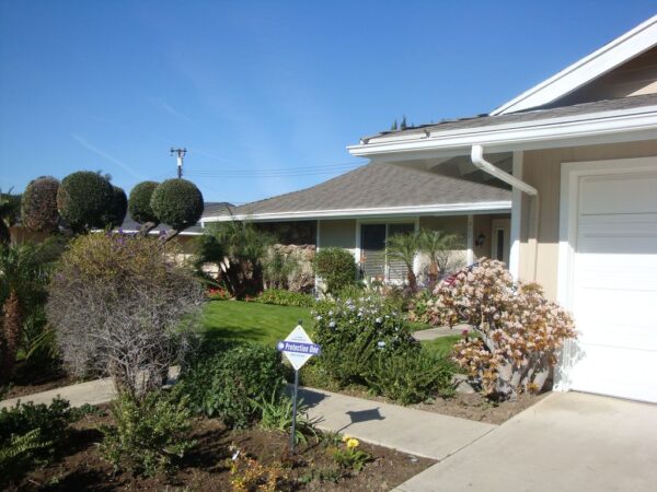 new-horizon-board-and-care-iv-front-walkway.jpg