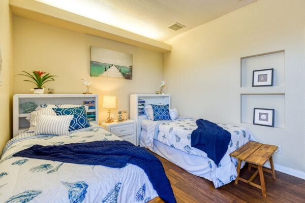 newport-mesa-senior-living-shared-room-2.jpeg