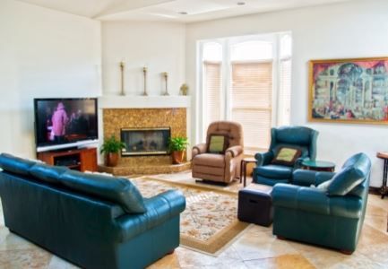 newport-senior-living-ii-3-living-room.jpg
