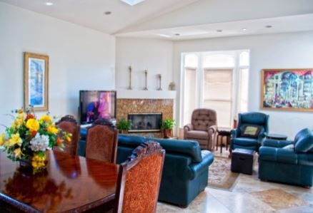newport-senior-living-ii-5-dining-room-2.jpg