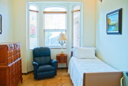 newport-senior-living-ii-6-private-room.jpg