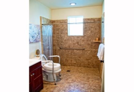 newport-senior-living-iii-5-restroom.jpg