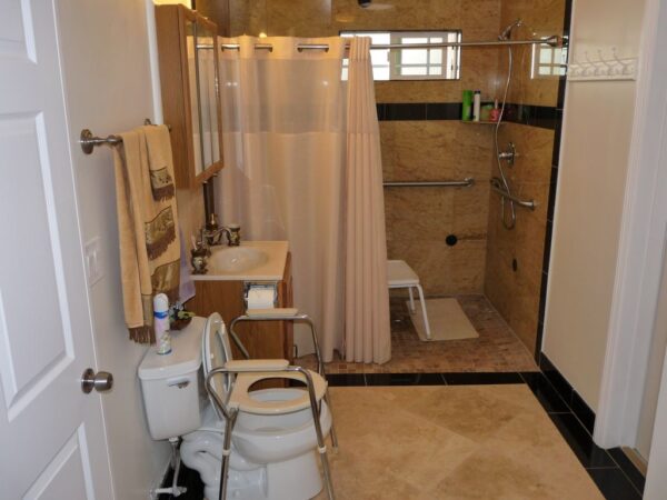 nohl-ranch-elderly-care-iii-restroom-2.jpg