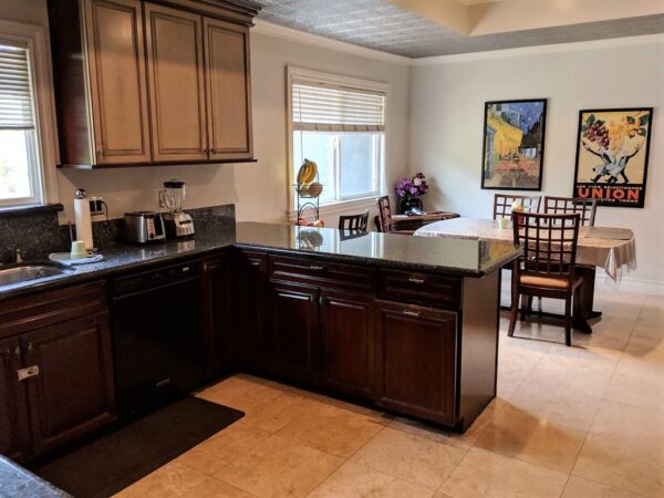 nothing-hills-guest-home-llc-4-kitchen.jpg