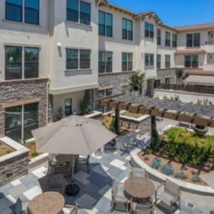 oakmont-of-huntington-beach-5-courtyard.jpg