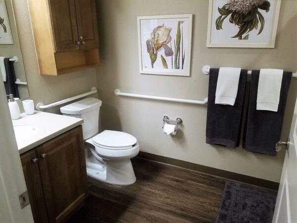 oakmont-of-orange-6-restroom.jpg