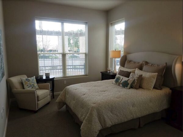 oakmont-of-orange-apartment.jpg