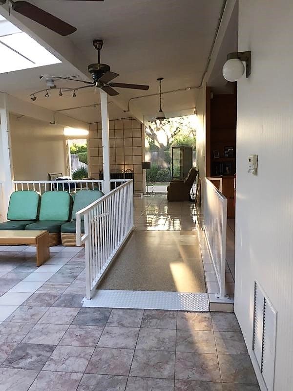 oc-villas-linda-vista-1-foyer.jpg