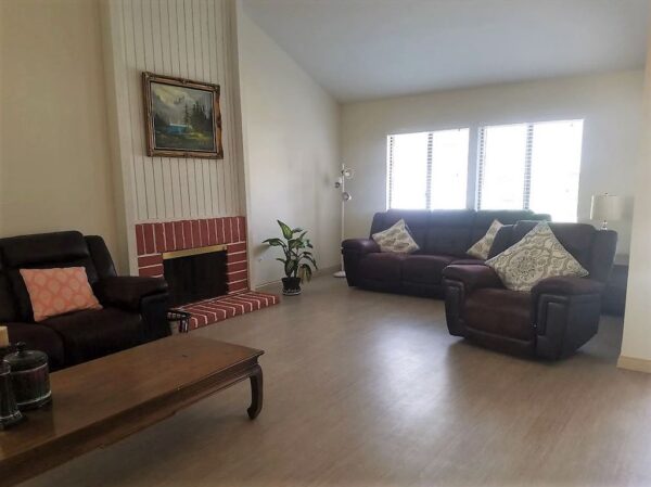 orange-hills-care-home-3-living-room-2.jpg