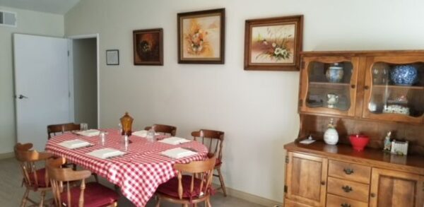 orange-hills-care-home-4-dining-room.jpg