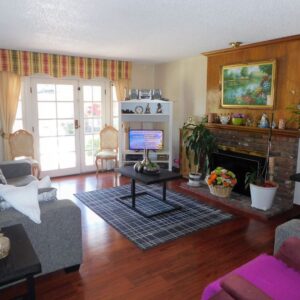 oravilla-guest-home-3-living-room.jpg