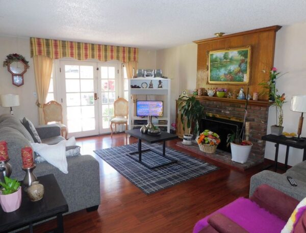 oravilla-guest-home-3-living-room.jpg