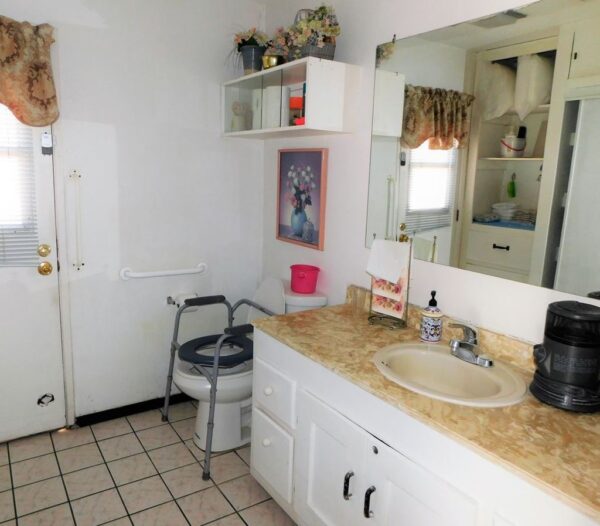 oravilla-guest-home-7-bathroom.jpg