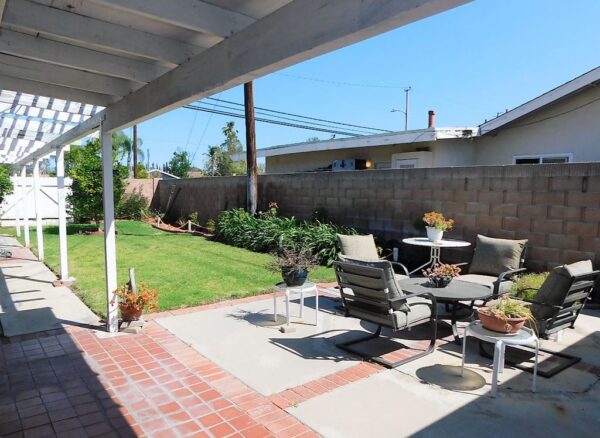 oravilla-guest-home-8-backyard.jpg