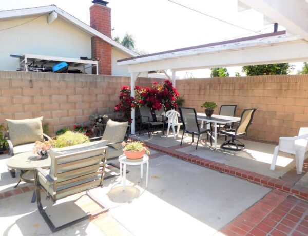 oravilla-guest-home-9-backyard-2.jpg