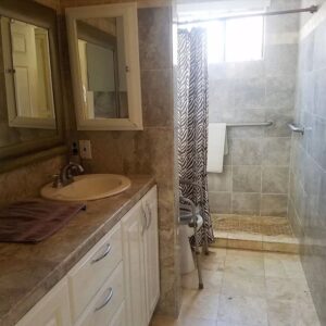 pacific-breeze-home-i-restroom.jpg