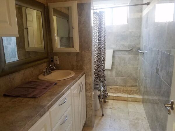 pacific-breeze-home-i-restroom.jpg