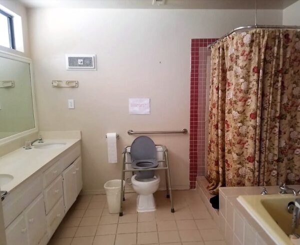 pacific-breeze-home-ii-restroom-2.jpg