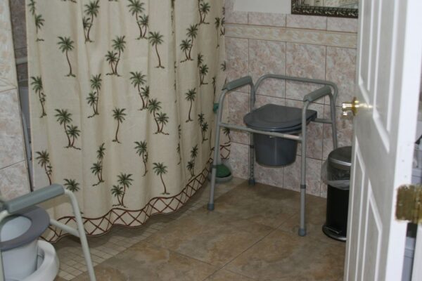 pacific-sun-senior-care-restroom.jpg