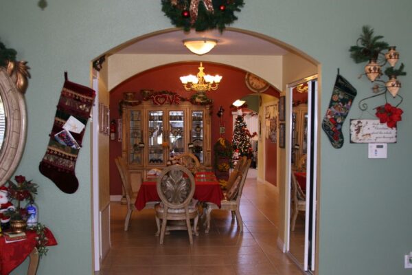 pacifica-cottage-4-dining-room.jpg